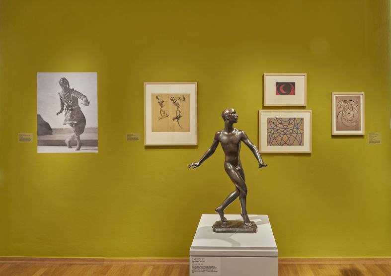 Darstellungen des Tänzers Vaslav Nijinsky in der Ausstellung "Jeder Mensch ist ein Tänzer" im Edwin Scharff Museum. Foto: Nik Schölzel